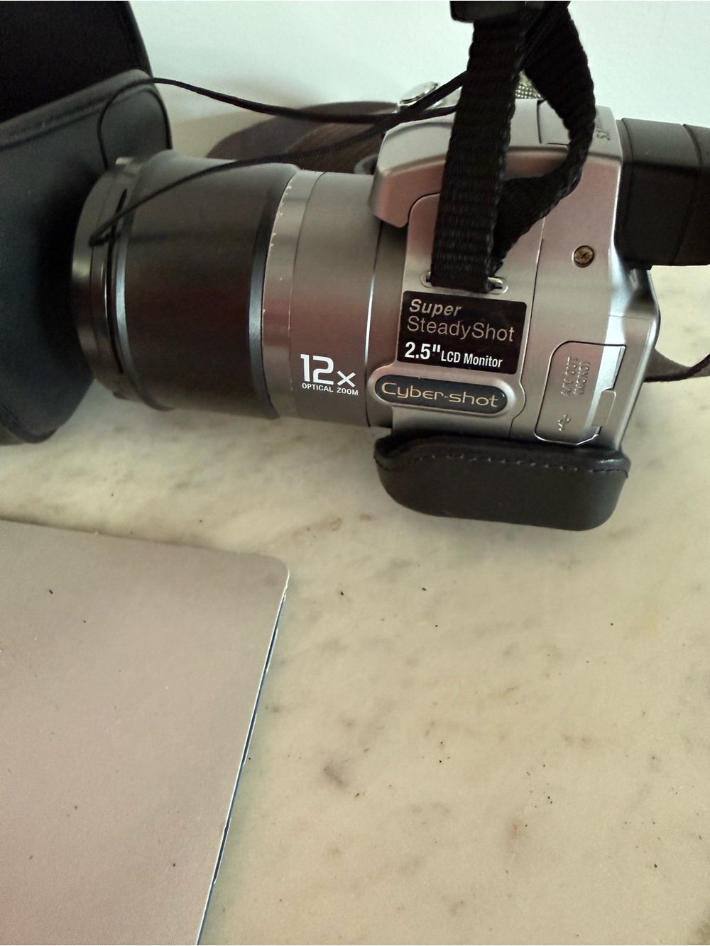 SONY Cyber-Shot DSC-H2 12x Digital Camera with case as is - Picture 4 of 12